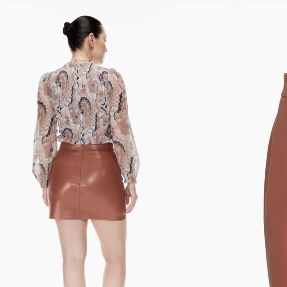 Aritzia high waisted mini skirt - Picture 2 of 4